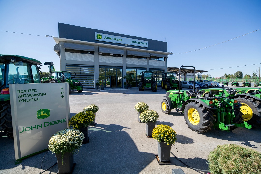 Μεταλλικό δάπεδο με Poliplus XXL στην Agrotech–John Deere Hellas